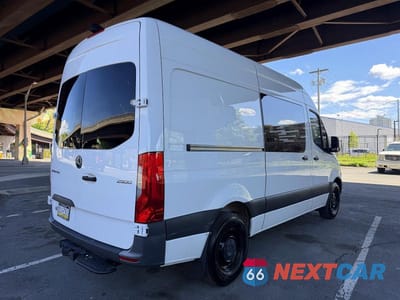 Trzecie zdjęcie samochodu z tyłu: 2023 MERCEDES-BENZ SPRINTER 2500 VIN:W1W4NBHY6PT150314 - miniatura