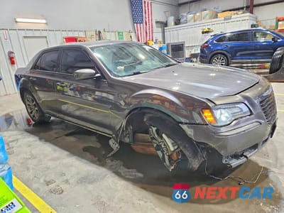 Czwarte zdjęcie samochodu z boku: 2014 CHRYSLER 300 S VIN:2C3CCAGG1EH240131 - miniatura