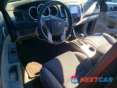 Zdjęcie 8 z 12 samochodu: 2015 TOYOTA TACOMA V6 VIN:5TFUU4EN3FX132879 - miniatura
