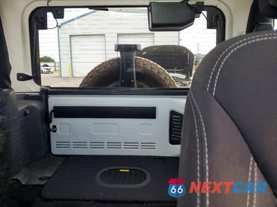 Zdjęcie 10 z 13 samochodu: 2016 JEEP WRANGLER SAHARA VIN:1C4AJWBG2GL143121 - miniatura