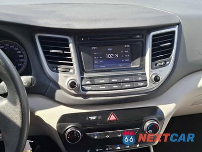 Zdjęcie 9 z 10 samochodu: 2017 HYUNDAI TUCSON SE VIN:KM8J23A48HU540794 - miniatura