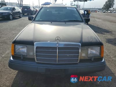 Piąte zdjęcie samochodu w środku: 1991 MERCEDES-BENZ 300 CE VIN:WDBEA51DXMB323840 - miniatura