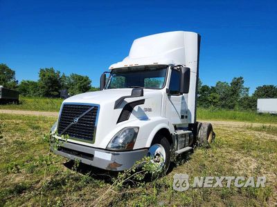 Drugie zdjęcie samochodu z przodu: 2016 VOLVO VNL SEMI TRUCK VIN:4V4N39TG2GN965499 - miniatura