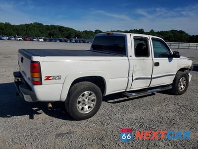 Trzecie zdjęcie samochodu z tyłu: 2005 GMC NEW SIERRA K1500 VIN:1GTEK19Z05Z233922 - miniatura