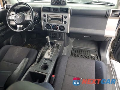 Zdjęcie 8 z 13 samochodu: 2007 TOYOTA FJ CRUISER BASE VIN:JTEBU11F770012013 - miniatura