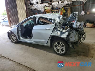 Drugie zdjęcie samochodu z przodu: 2017 CHEVROLET CRUZE LT VIN:3G1BE6SM4HS555673 - miniatura