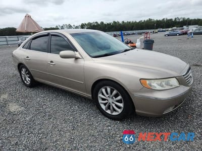Czwarte zdjęcie samochodu z boku: 2006 HYUNDAI AZERA SE VIN:KMHFC46F36A050524 - miniatura