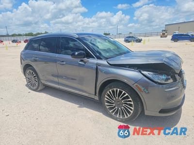 Czwarte zdjęcie samochodu z boku: 2021 LINCOLN CORSAIR VIN:5LMCJ1DH7MUL10430 - miniatura