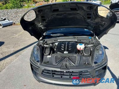 Piąte zdjęcie samochodu w środku: 2018 PORSCHE MACAN GTS VIN:WP1AG2A59JLB62102 - miniatura