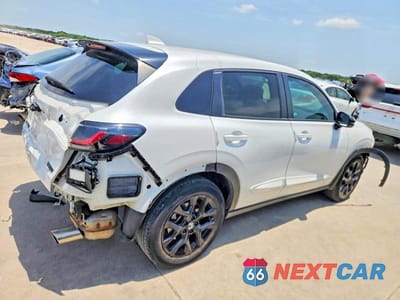 Trzecie zdjęcie samochodu z tyłu: 2024 HONDA HR-V SPORT VIN:3CZRZ1H5XRM701765 - miniatura
