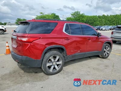 Trzecie zdjęcie samochodu z tyłu: 2021 CHEVROLET TRAVERSE LT VIN:1GNEVHKW0MJ106477 - miniatura