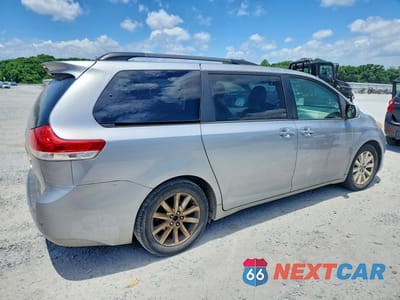 Trzecie zdjęcie samochodu z tyłu: 2011 TOYOTA SIENNA LIMITED 7-PASSENGER VIN:5TDDK3DC1BS020016 - miniatura