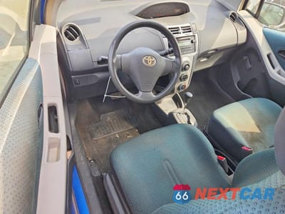 Zdjęcie 8 z 13 samochodu: 2008 TOYOTA YARIS BASE VIN:JTDJT923X85175460 - miniatura