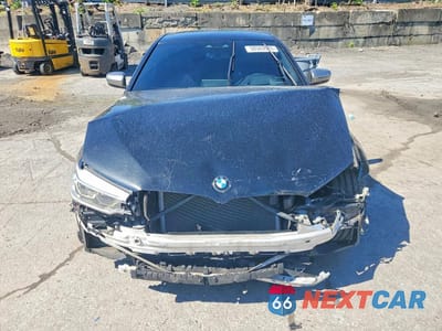 Piąte zdjęcie samochodu w środku: 2018 BMW M550XI VIN:WBAJB9C59JB036105 - miniatura