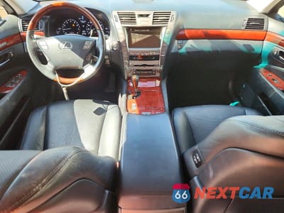 Zdjęcie 8 z 12 samochodu: 2008 LEXUS LS 460 VIN:JTHBL46F185081641 - miniatura
