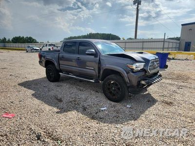 Czwarte zdjęcie samochodu z boku: 2017 TOYOTA TACOMA TRD SPORT VIN:5TFAZ5CN2HX054045 - miniatura