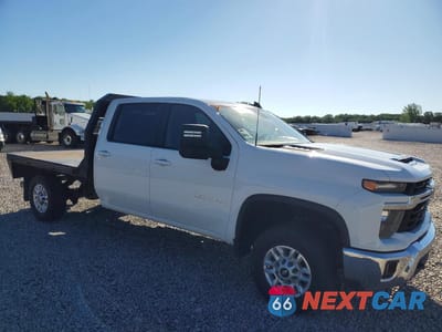 Czwarte zdjęcie samochodu z boku: 2024 CHEVROLET SILVERADO K2500 HEAVY DUTY LT VIN:1GB4YNEY9RF322852 - miniatura