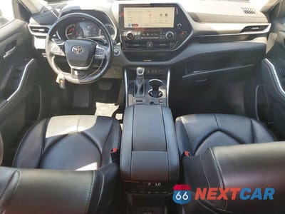 Zdjęcie 8 z 13 samochodu: 2023 TOYOTA HIGHLANDER XLE VIN:5TDKDRBH1PS020592 - miniatura