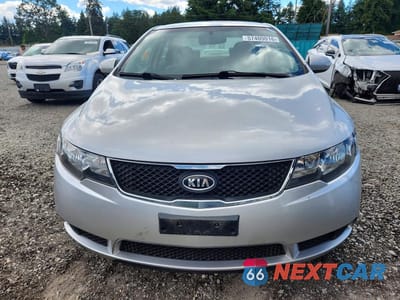 Piąte zdjęcie samochodu w środku: 2010 KIA FORTE EX VIN:KNAFU4A23A5291763 - miniatura