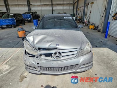 Piąte zdjęcie samochodu w środku: 2013 MERCEDES-BENZ C 300 4MATIC VIN:WDDGF8AB7DR256767 - miniatura