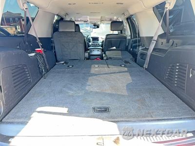 Zdjęcie 9 z 10 samochodu: 2015 CHEVROLET SUBURBAN K1500 LT VIN:1GNSKJKCXFR193284 - miniatura