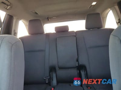 Zdjęcie 10 z 13 samochodu: 2019 TOYOTA HIGHLANDER LE VIN:5TDZZRFH9KS296411 - miniatura