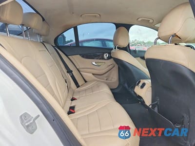 Zdjęcie 10 z 12 samochodu: 2015 MERCEDES-BENZ C 300 4MATIC VIN:55SWF4KB7FU032838 - miniatura