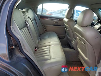 Zdjęcie 10 z 13 samochodu: 2004 LINCOLN TOWN CAR SIGNATURE VIN:1LNHM81W24Y671200 - miniatura
