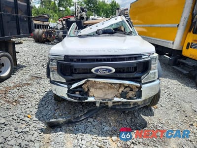 Piąte zdjęcie samochodu w środku: 2022 FORD F550 SUPER DUTY VIN:1FDUF5GT1NDA18676 - miniatura
