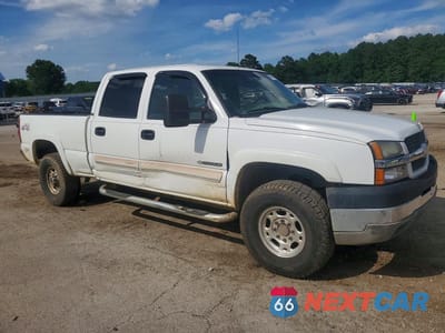 Czwarte zdjęcie samochodu z boku: 2004 CHEVROLET SILVERADO K2500 HEAVY DUTY VIN:1GCHK23U14F160821 - miniatura