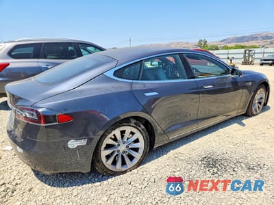 Trzecie zdjęcie samochodu z tyłu: 2016 TESLA MODEL S VIN:5YJSA1E19GF151329 - miniatura