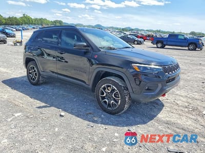 Czwarte zdjęcie samochodu z boku: 2024 JEEP COMPASS TRAILHAWK VIN:3C4NJDDNXRT171323 - miniatura