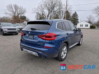 Czwarte zdjęcie samochodu z boku: 2019 BMW X3 SDRIVE30I VIN:5UXTR7C5XKLF30580 - miniatura