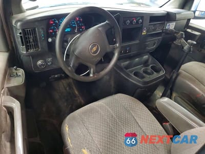 Zdjęcie 8 z 13 samochodu: 2019 CHEVROLET EXPRESS 2500 CARGO DELIVERY VAN VIN:1GCWGAF1XK1208086 - miniatura