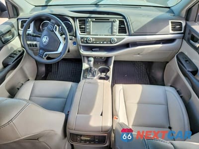 Zdjęcie 8 z 12 samochodu: 2019 TOYOTA HIGHLANDER HYBRID XLE VIN:5TDJGRFH5KS078811 - miniatura