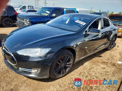 2015 TESLA MODEL S 85 5YJSA1H18FF080201 - główne zdjęcie licytacji z USA - miniatura
