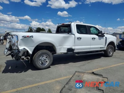 Trzecie zdjęcie samochodu z tyłu: 2025 FORD F350 SUPER DUTY VIN:1FT8W3BT6SEC20260 - miniatura