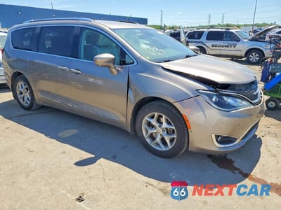 Czwarte zdjęcie samochodu z boku: 2017 CHRYSLER PACIFICA VIN:2C4RC1EG5HR695605 - miniatura