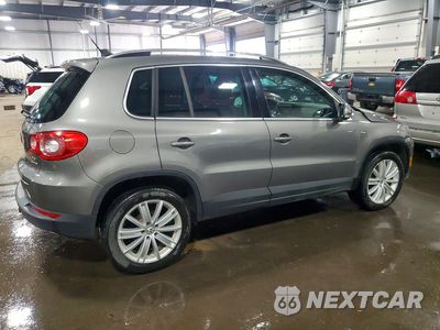Trzecie zdjęcie samochodu z tyłu: 2011 VOLKSWAGEN TIGUAN S VIN:WVGBV7AX9BW538285 - miniatura
