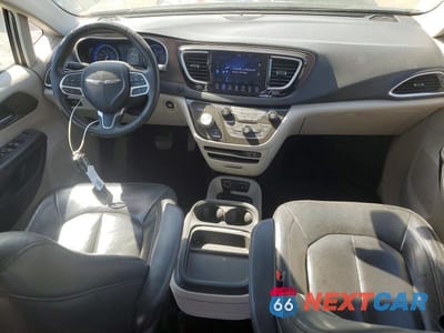 Zdjęcie 8 z 13 samochodu: 2017 CHRYSLER PACIFICA TOURING L VIN:2C4RC1BG4HR540614 - miniatura
