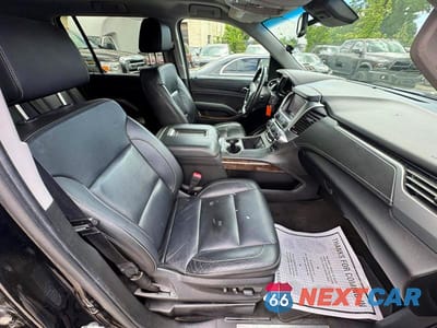 Piąte zdjęcie samochodu w środku: 2018 CHEVROLET SUBURBAN K1500 LT VIN:1GNSKHKC9JR267568 - miniatura