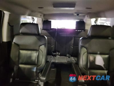 Zdjęcie 10 z 13 samochodu: 2018 CHEVROLET SUBURBAN K1500 LT VIN:1GNSKHKC8JR111392 - miniatura