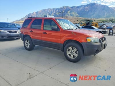 Czwarte zdjęcie samochodu z boku: 2006 FORD ESCAPE XLT VIN:1FMYU93196KC94054 - miniatura