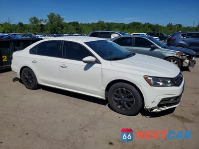 Czwarte zdjęcie samochodu z boku: 2018 VOLKSWAGEN PASSAT S VIN:1VWAA7A30JC016604 - miniatura