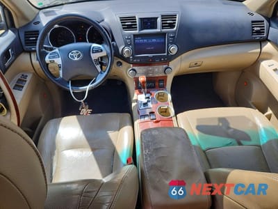 Zdjęcie 8 z 13 samochodu: 2011 TOYOTA HIGHLANDER LIMITED VIN:5TDYK3EH3BS038433 - miniatura
