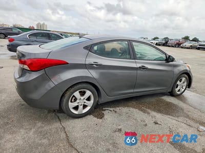 Trzecie zdjęcie samochodu z tyłu: 2013 HYUNDAI ELANTRA GLS VIN:5NPDH4AE7DH258942 - miniatura