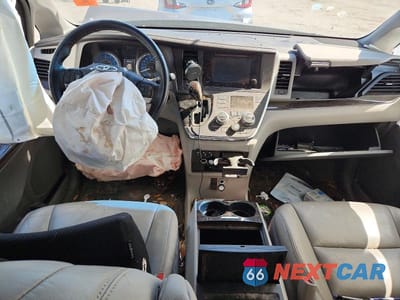Zdjęcie 8 z 12 samochodu: 2016 TOYOTA SIENNA XLE PREMIUM 7-PASSENGER VIN:5TDDK3DC0GS131387 - miniatura