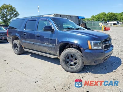 Czwarte zdjęcie samochodu z boku: 2008 CHEVROLET SUBURBAN K1500 LS VIN:3GNFK16348G280144 - miniatura