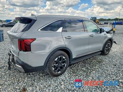 Trzecie zdjęcie samochodu z tyłu: 2025 KIA SORENTO S VIN:5XYRL4JC3SG326421 - miniatura