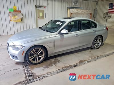 2017 BMW 330E WBA8E1C50HK480443 - główne zdjęcie licytacji z USA - miniatura